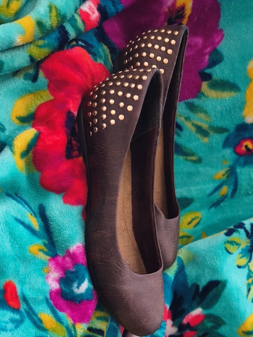 Cliffs By White Mountain Gold Studded Flats Size 6M